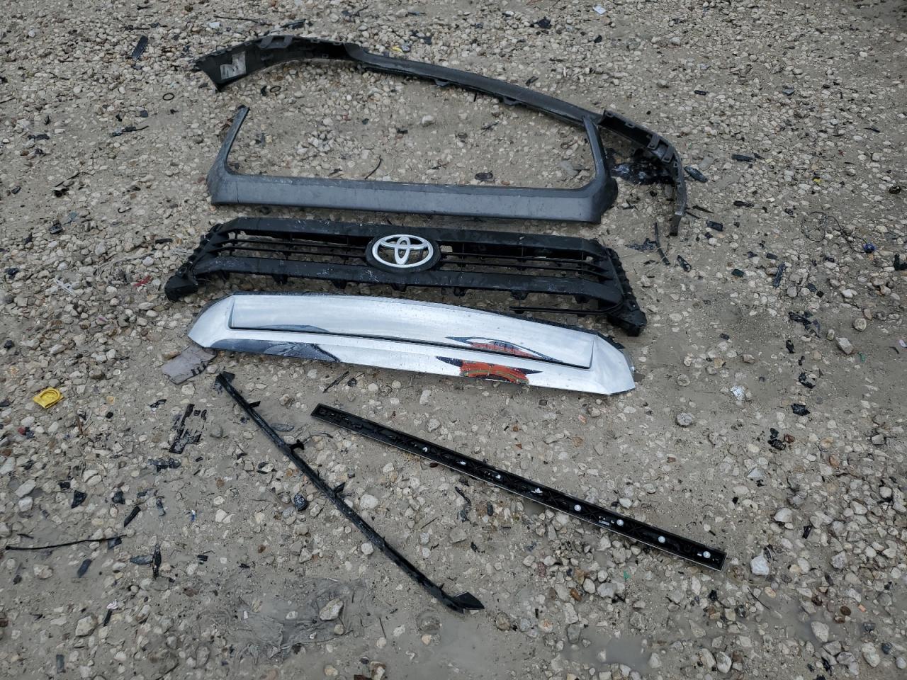 2015 Toyota Tundra - Image 12