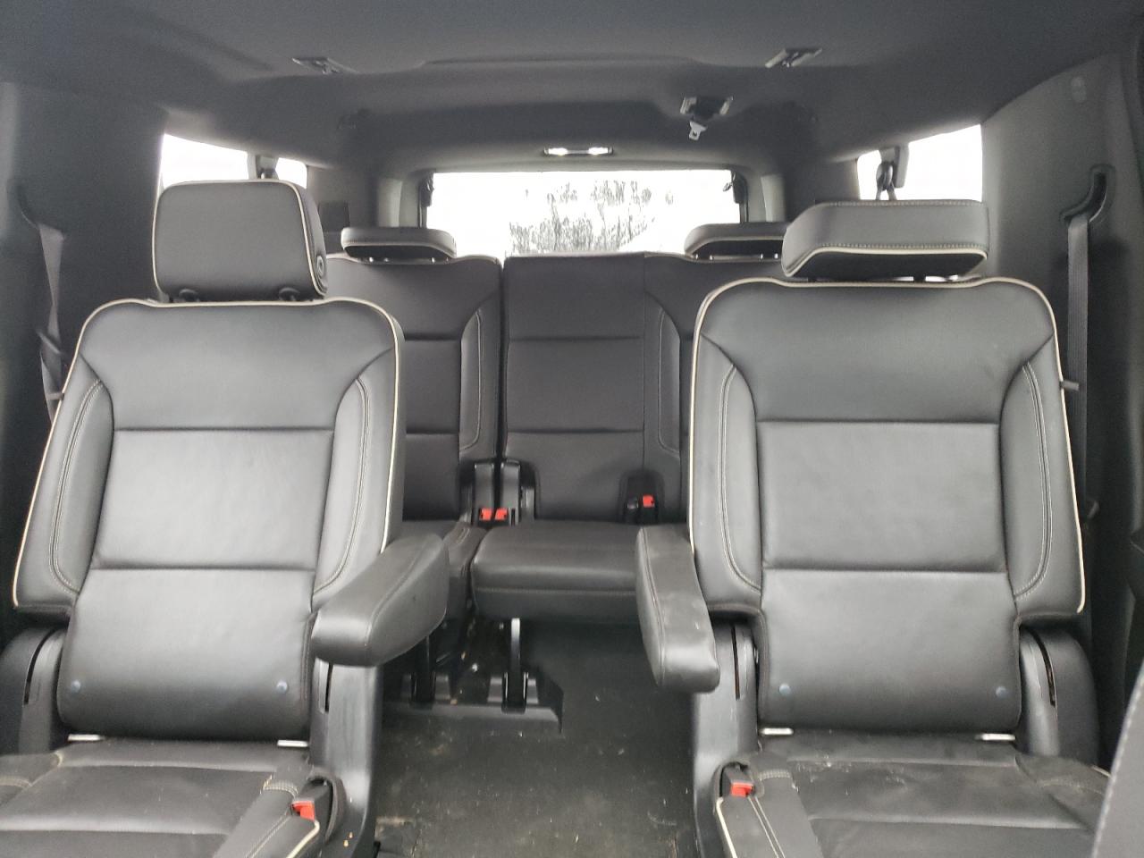 2021 Chevrolet Suburban - Image 10