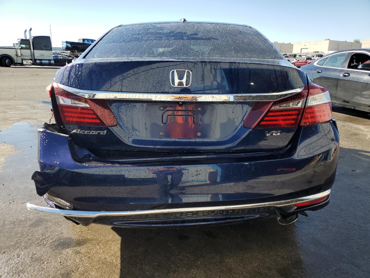 2017 Honda Accord Exl VIN: 1HGCR3F8XHA020247 Lot: 42597515