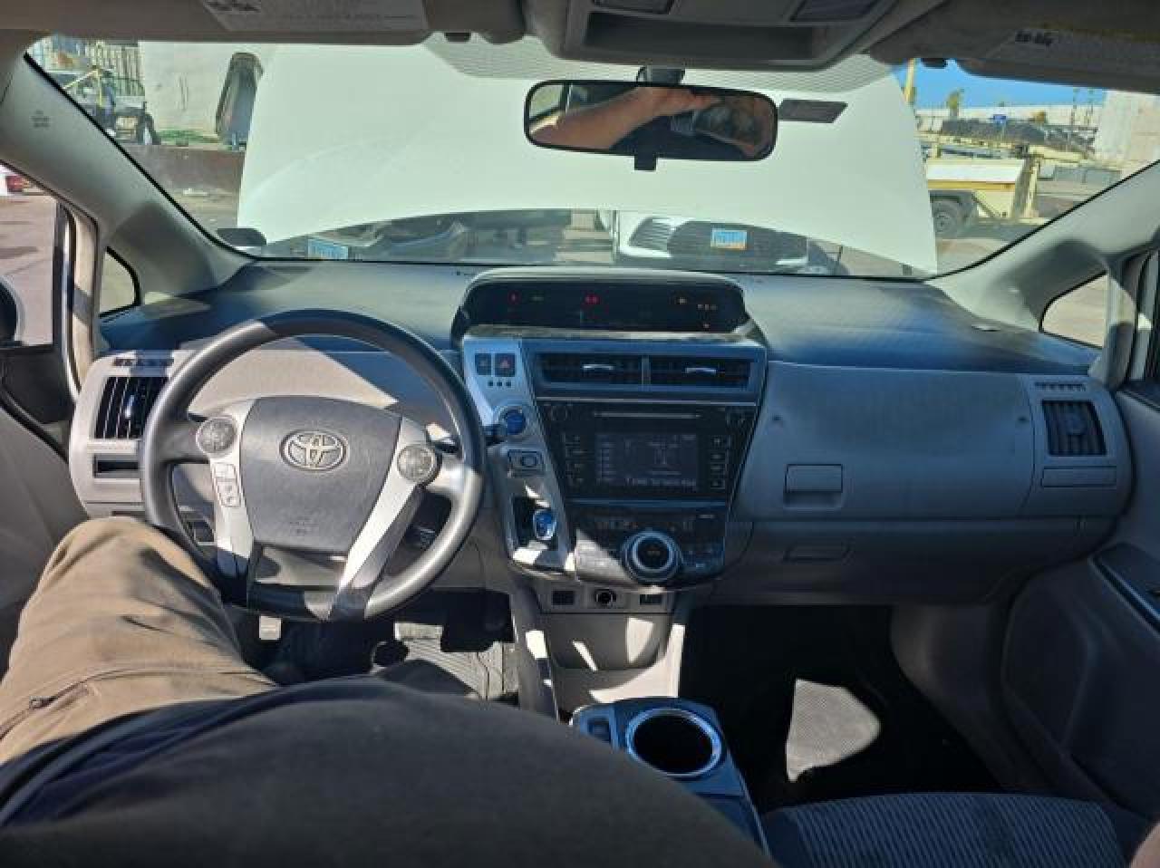 2015 Toyota Prius - Image 9