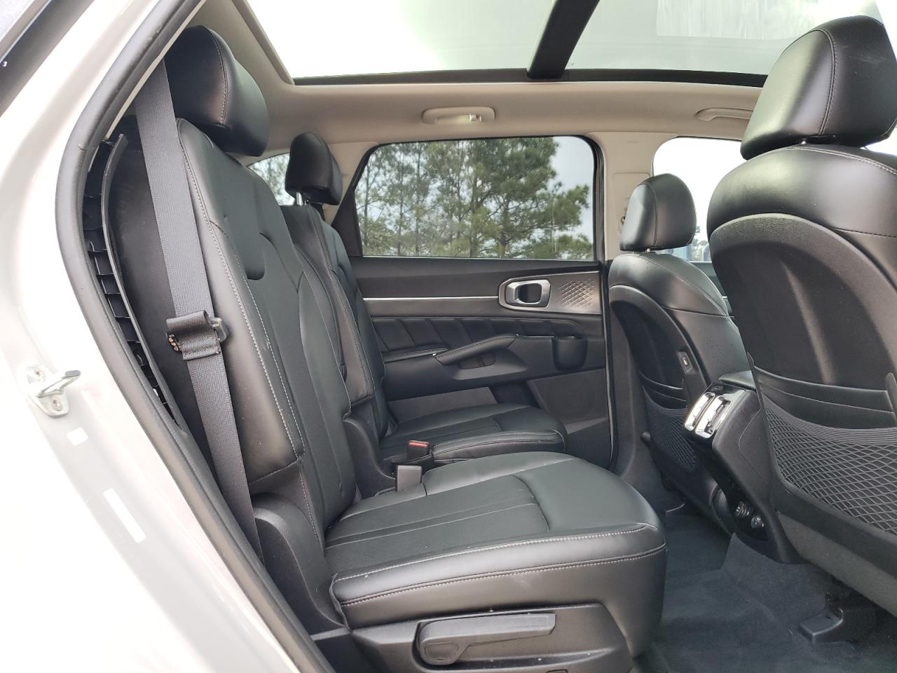 2022 Kia Sorento - Image 11