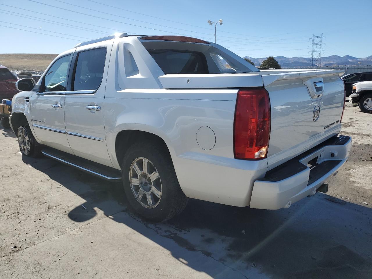 2007 Cadillac Escalade - Image 2
