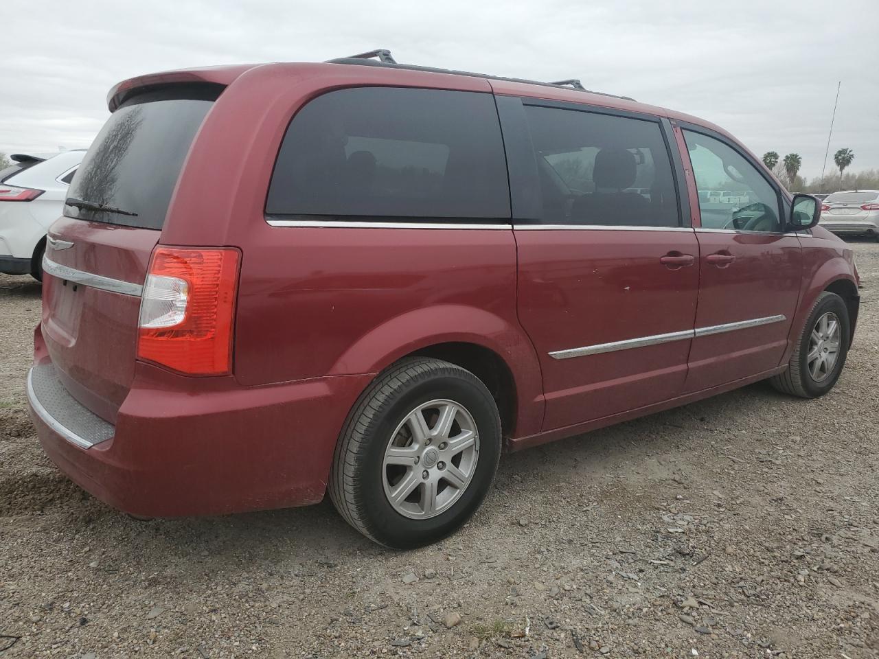 2013 Chrysler Town & Country - Image 3