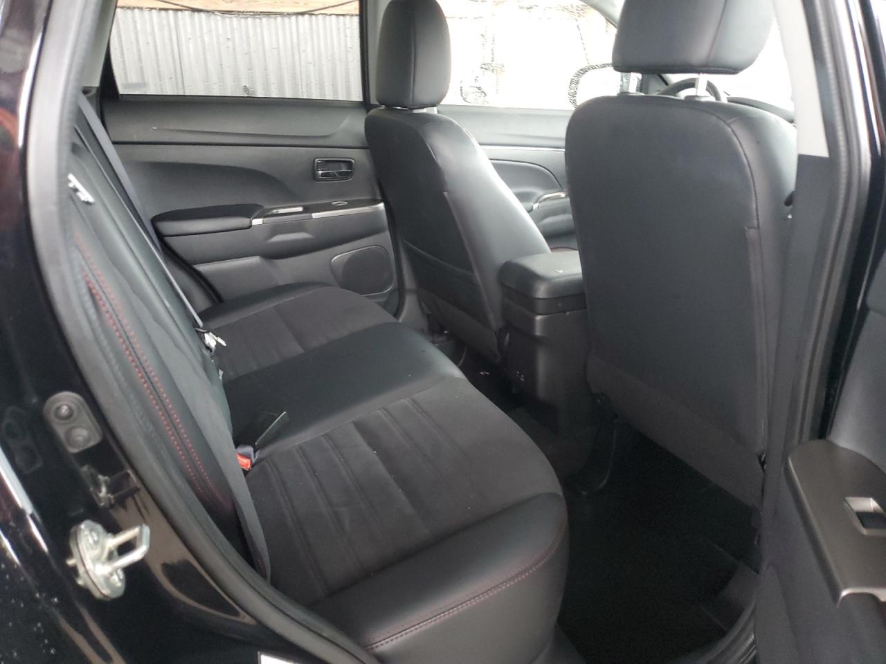 2024 Mitsubishi Outlander - Image 11