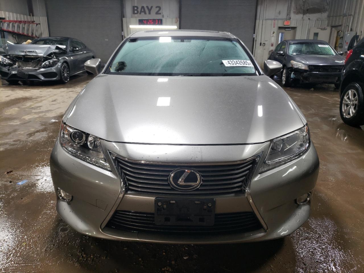 2015 Lexus ES - Image 5