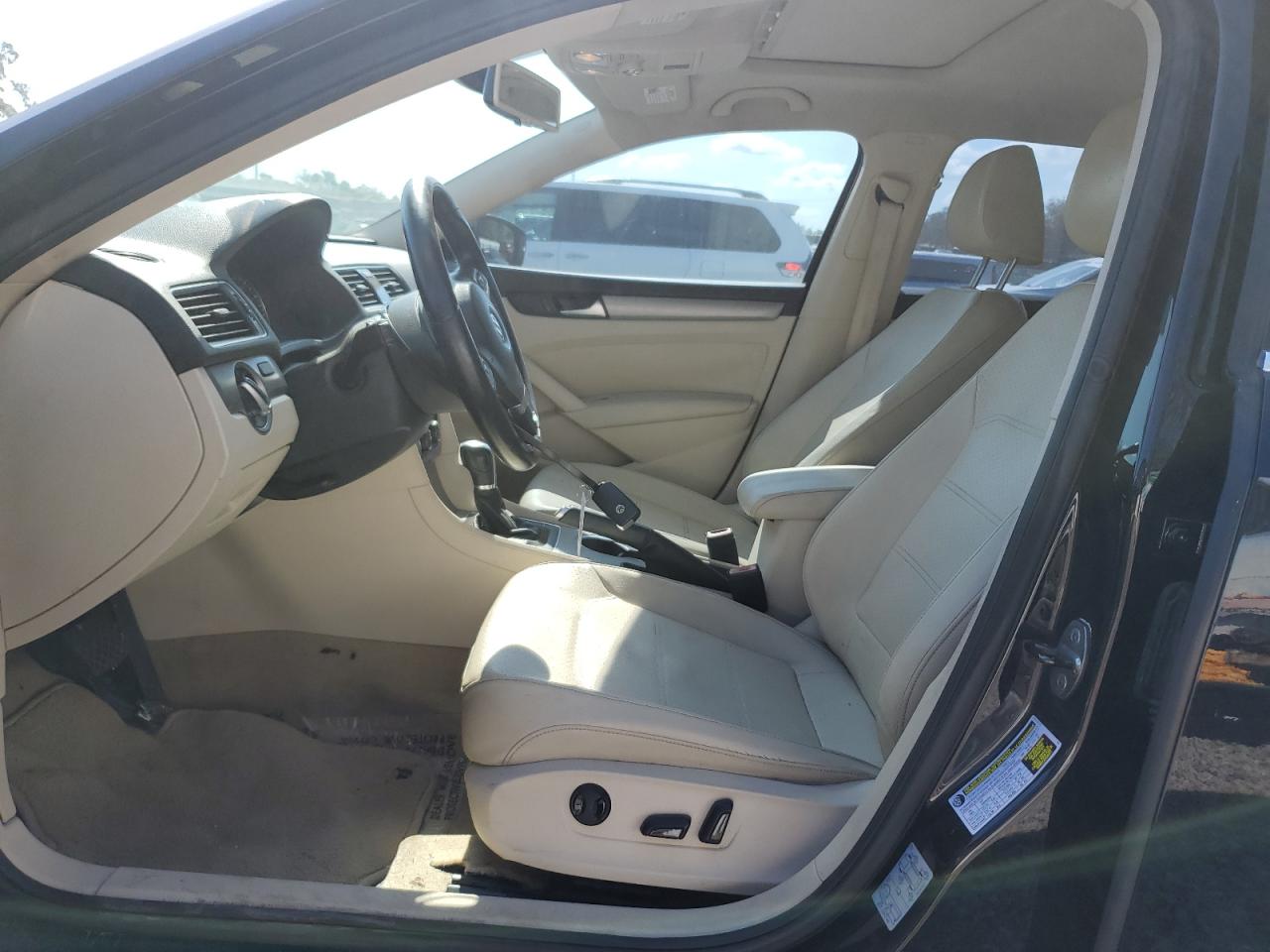 2014 Volkswagen Passat - Image 7