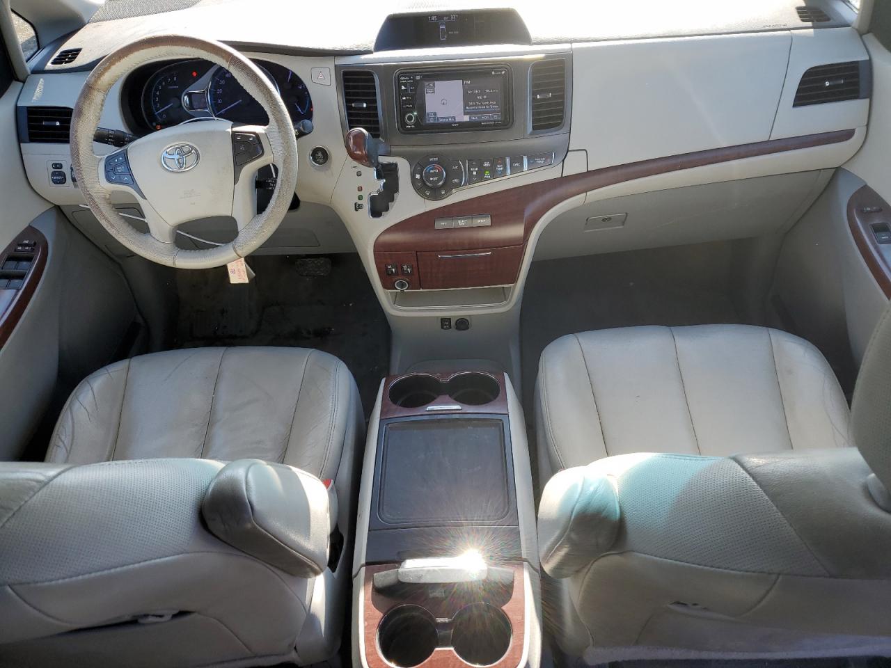 2013 Toyota Sienna - Image 8