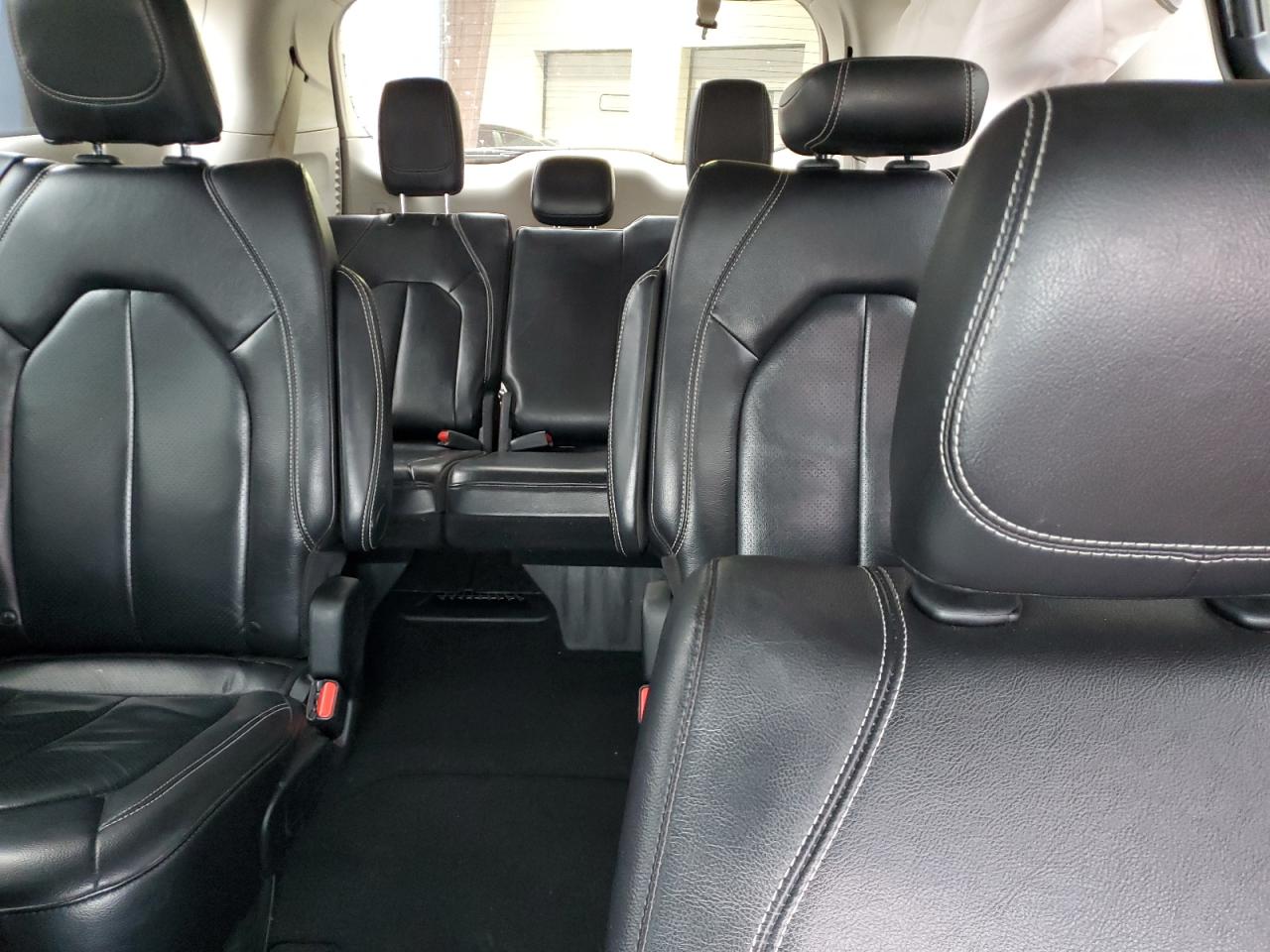 2022 Chrysler Pacifica - Image 10