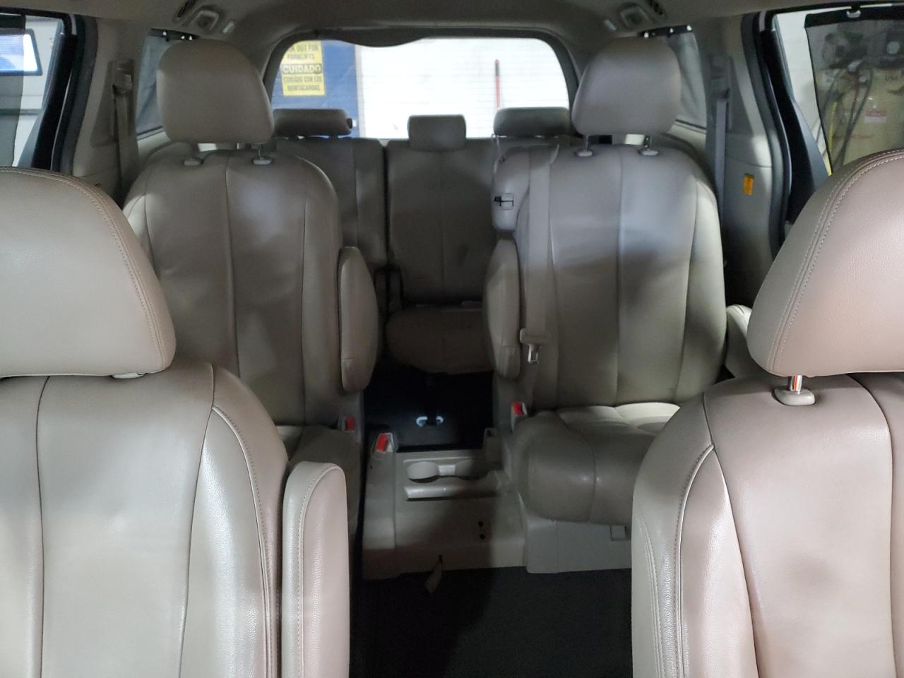 2011 Toyota Sienna - Image 10