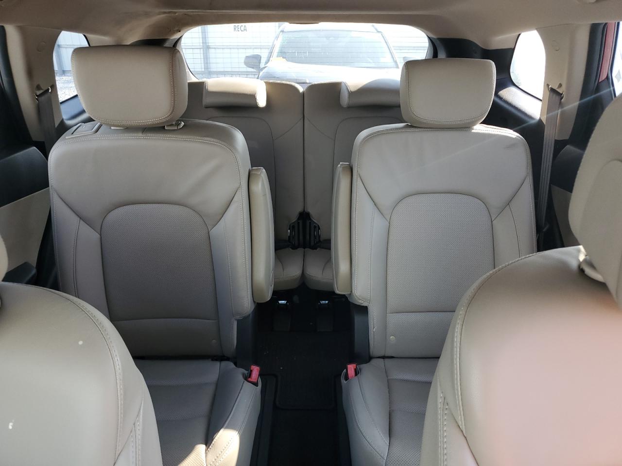 2015 Hyundai Santa Fe - Image 10