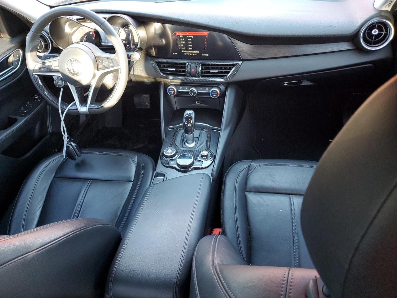 2017 Alfa Romeo Giulia - Image 8