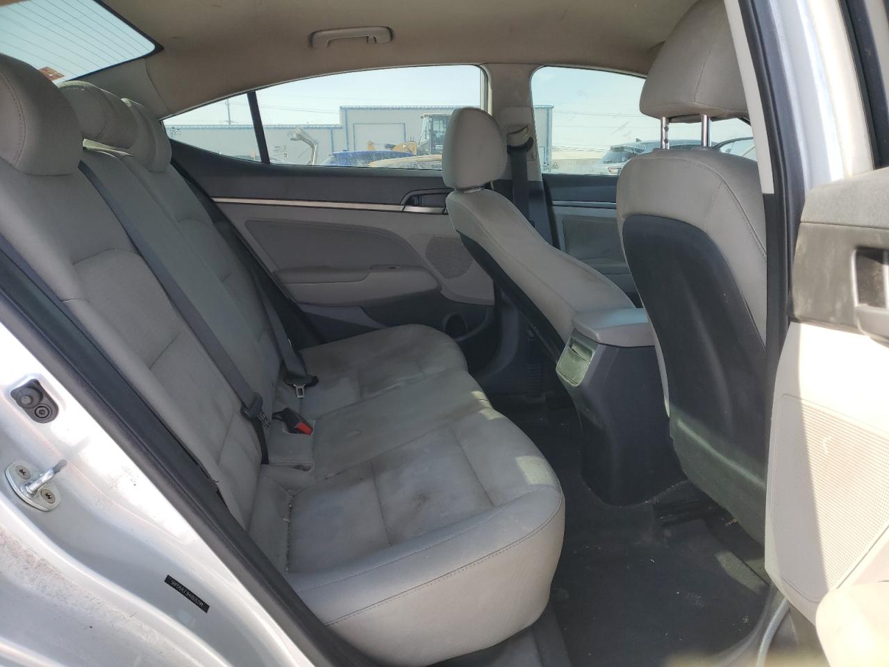 2017 Hyundai Elantra - Image 10