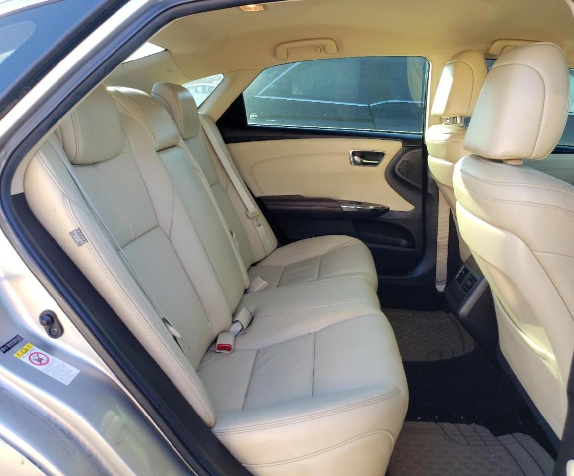 2016 Toyota Avalon - Image 10