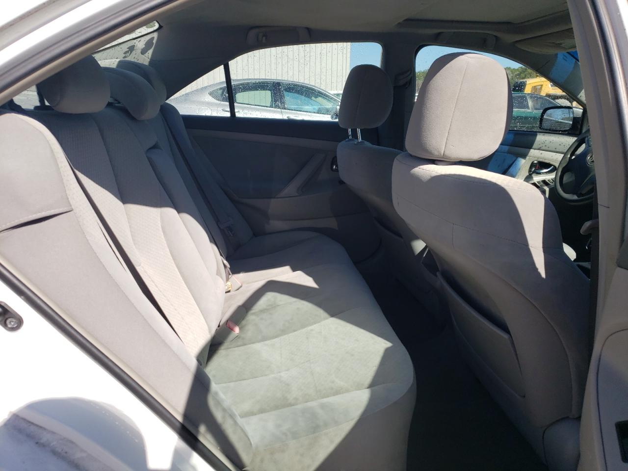 2009 Toyota Camry - Image 10