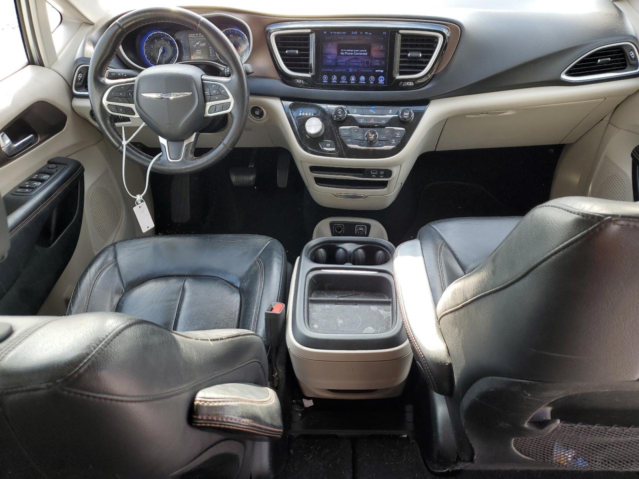 2017 Chrysler Pacifica - Image 8