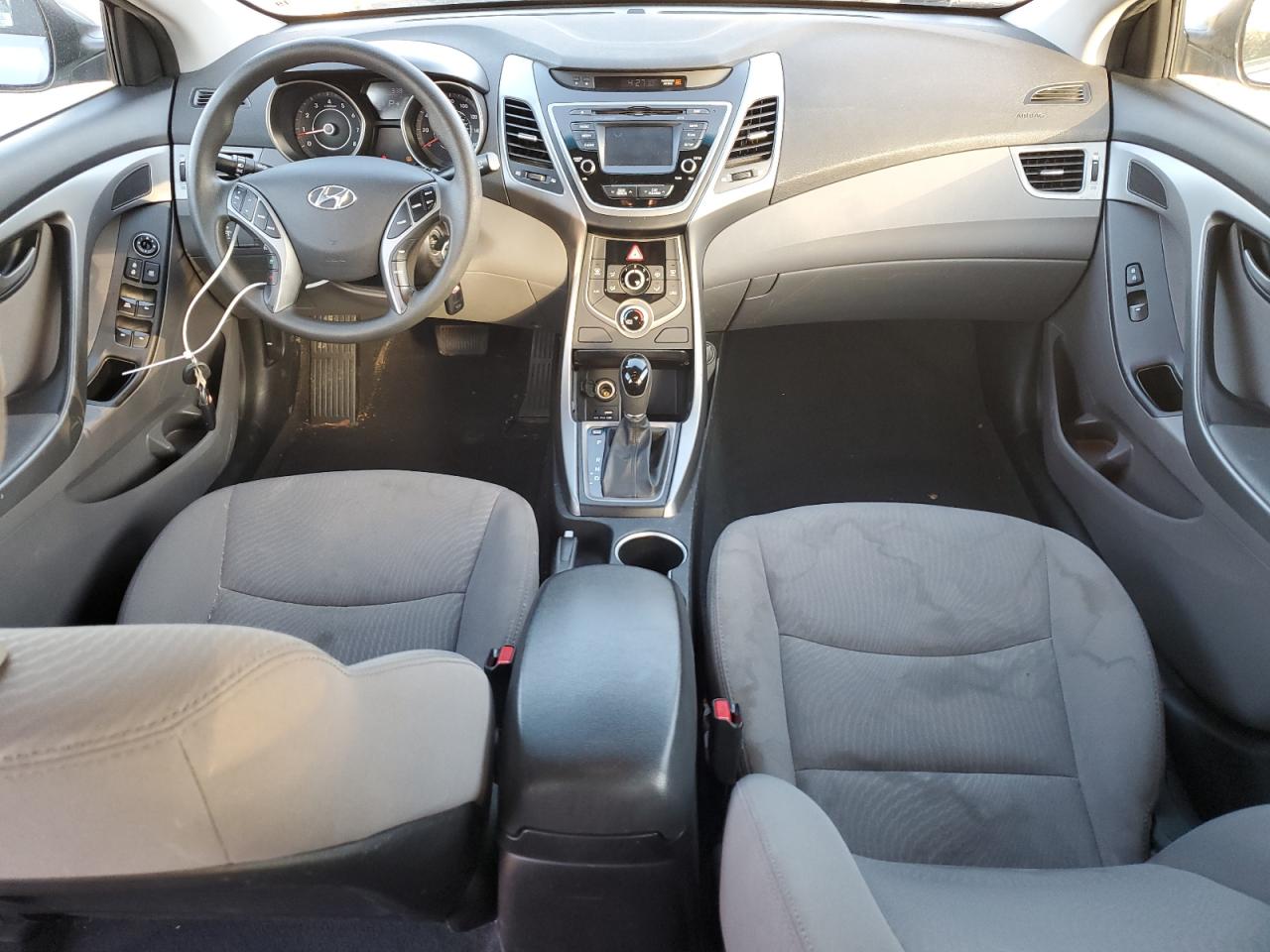 2016 Hyundai Elantra - Image 8