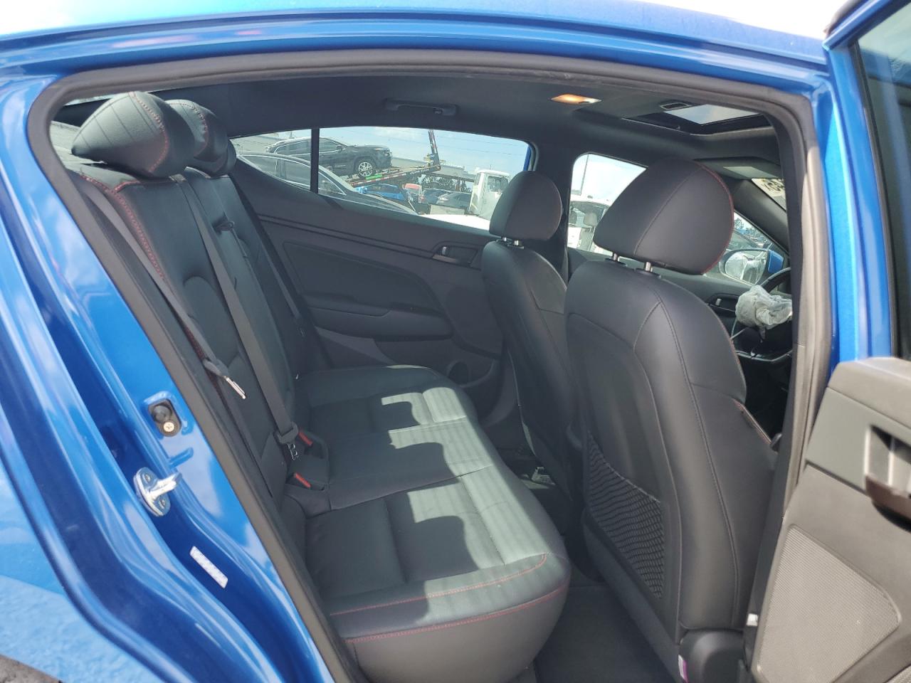 2018 Hyundai Elantra - Image 10
