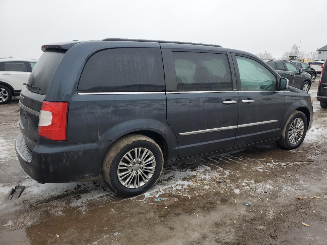 2013 Chrysler Town & Country - Image 3
