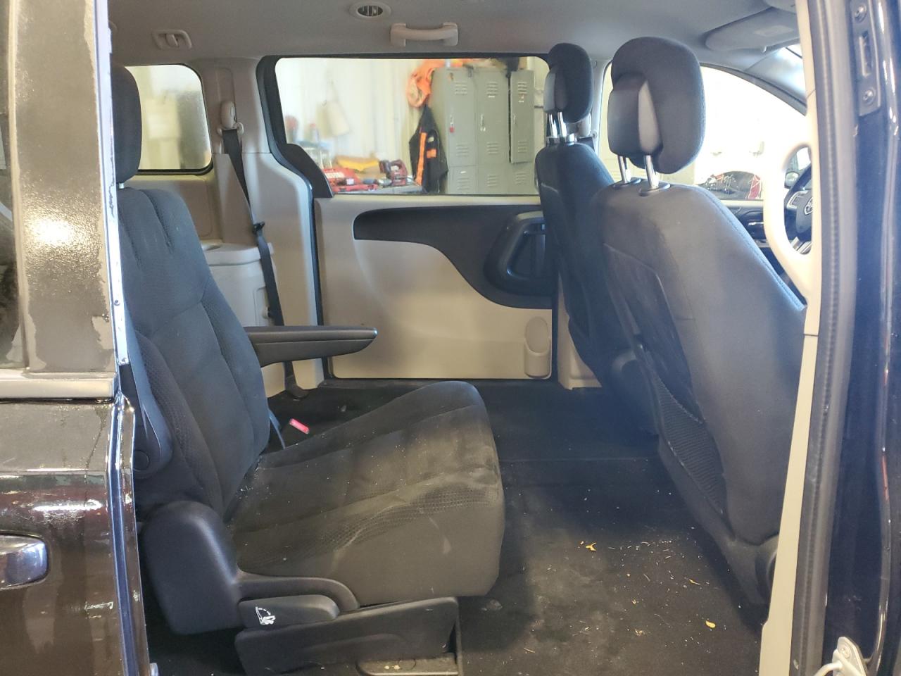 2016 Dodge Caravan - Image 11