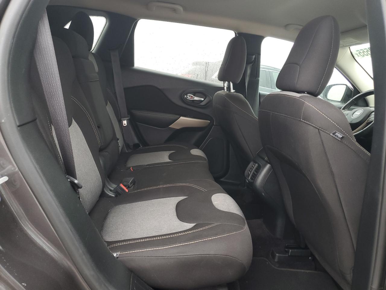 2017 Jeep Grand Cherokee - Image 11