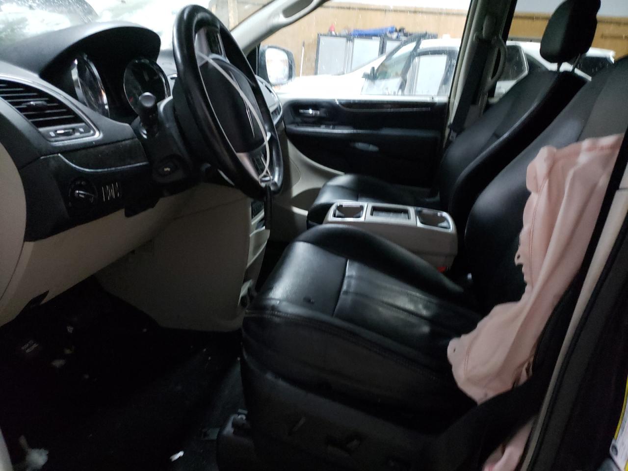 2013 Chrysler Town & Country - Image 7