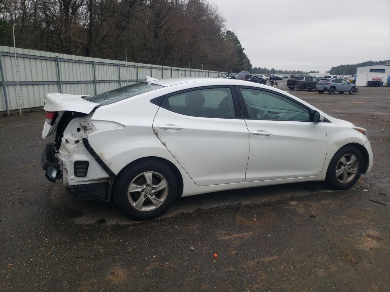 2015 Hyundai Elantra - Image 3