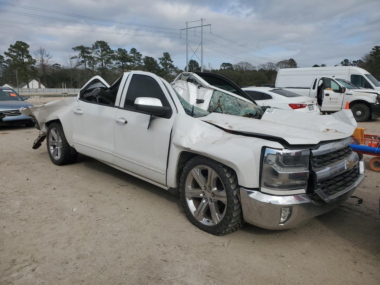 2016 Chevrolet Silverado - Image 4
