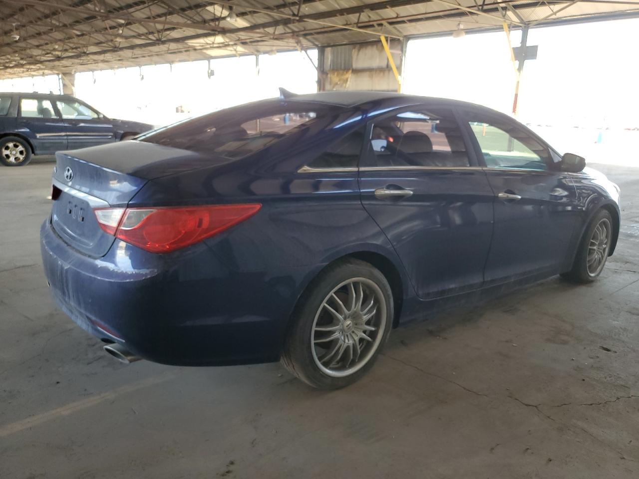 2011 Hyundai Sonata - Image 3