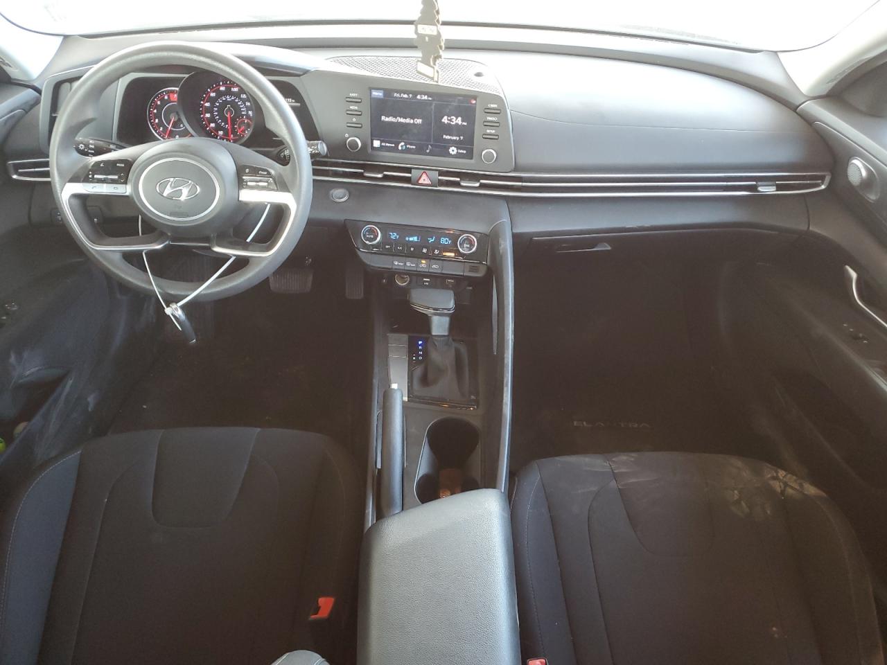 2022 Hyundai Elantra - Image 8