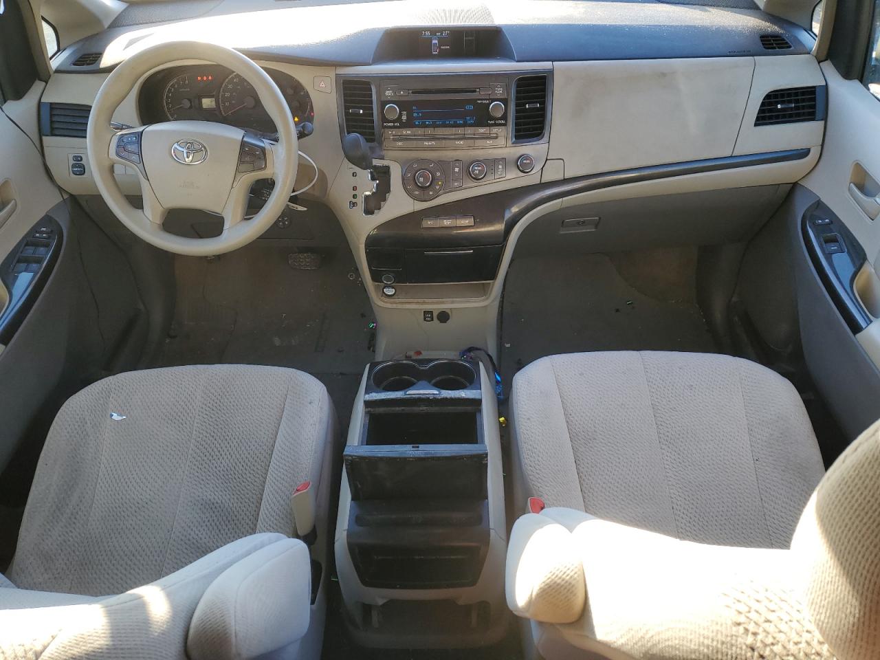 2012 Toyota Sienna - Image 8