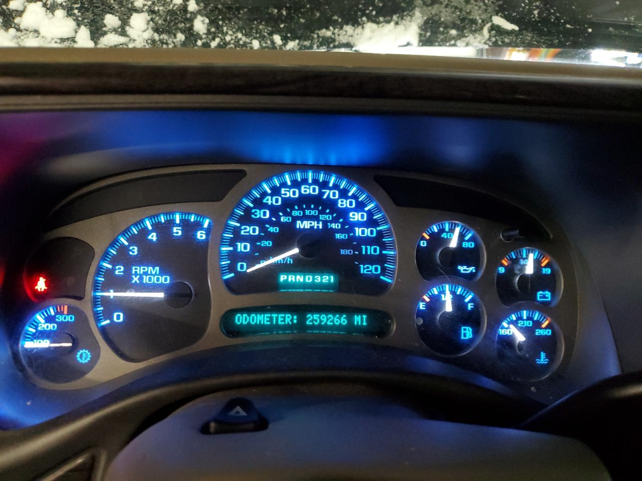 2004 GMC Yukon - Image 9
