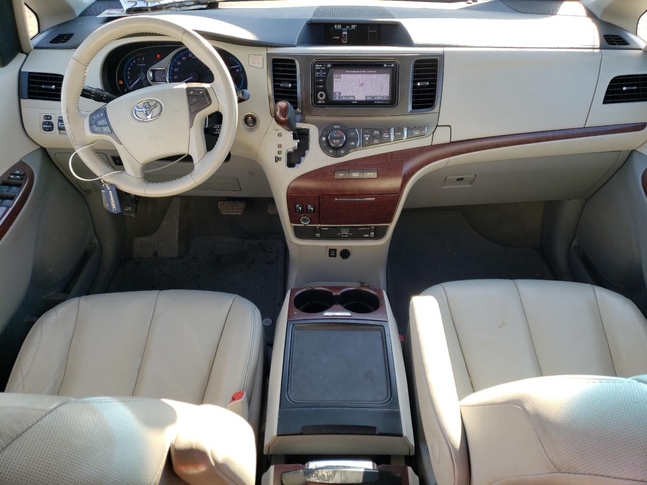 2013 Toyota Sienna - Image 8