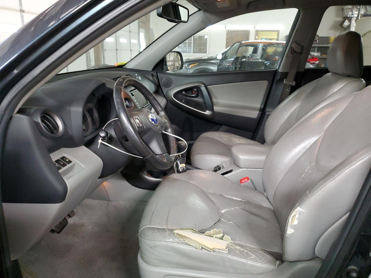 2010 Toyota RAV 4 - Image 7