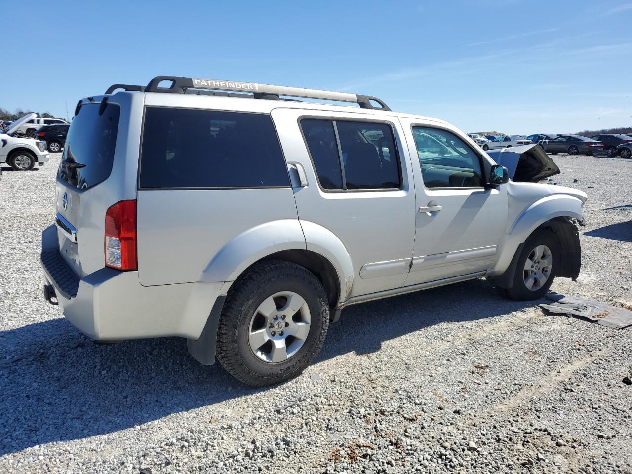 2005 Nissan Pathfinder - Image 3