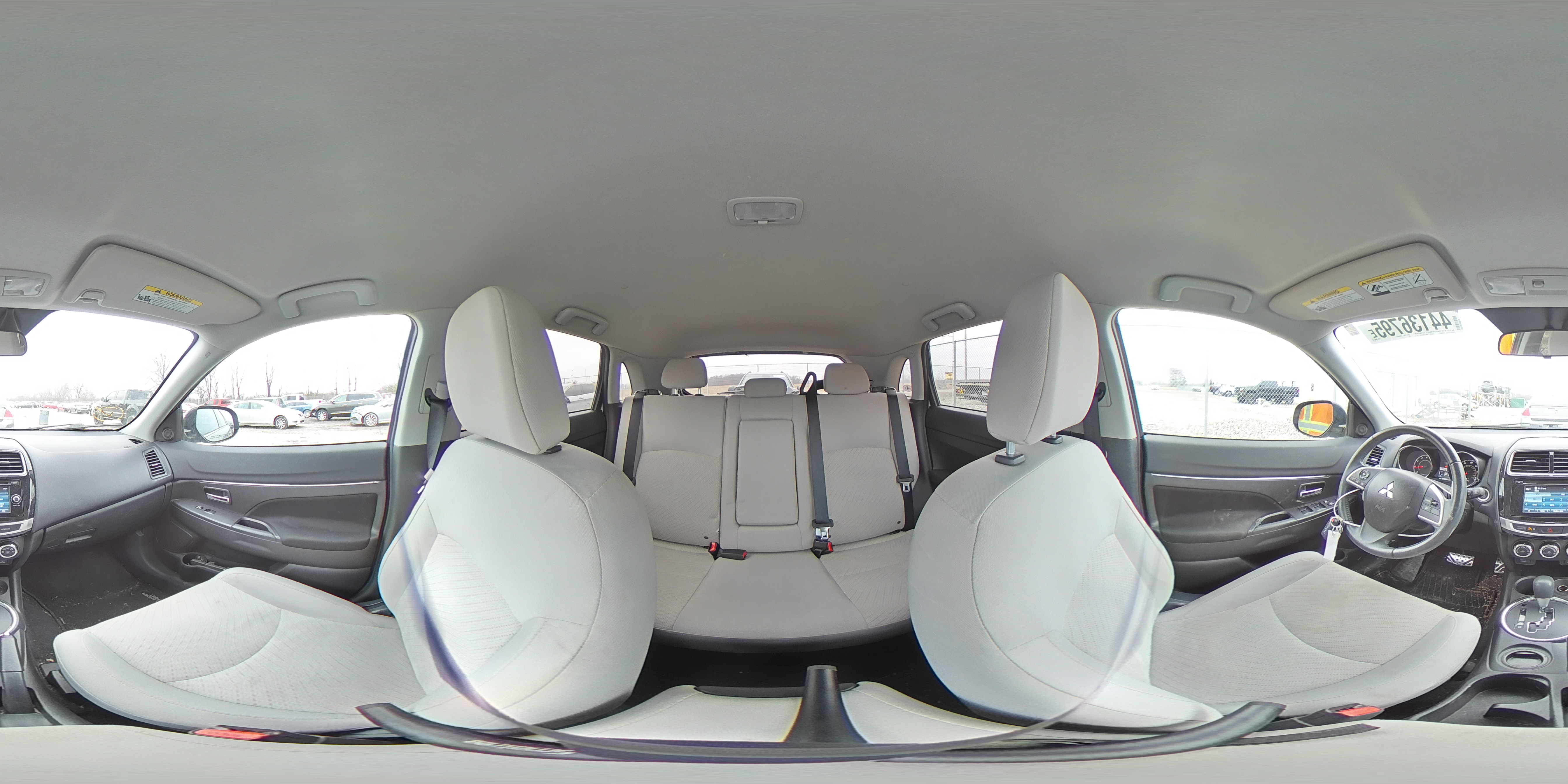 2015 Mitsubishi Outlander - Image 14