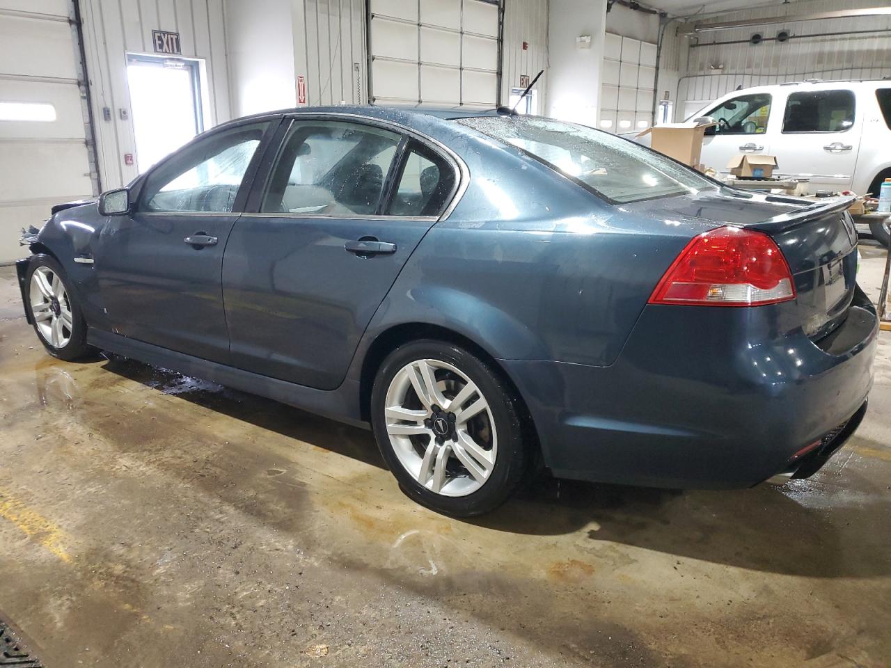 2009 Pontiac G8 - Image 2