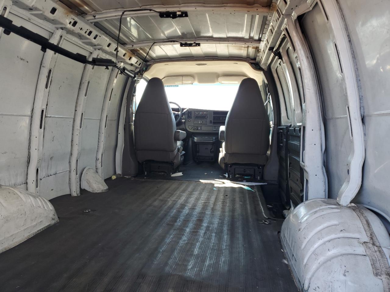 2016 Chevrolet Express - Image 10