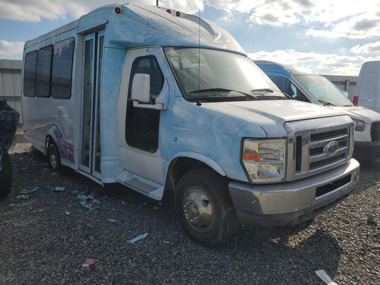 2013 Ford Econoline - Image 4