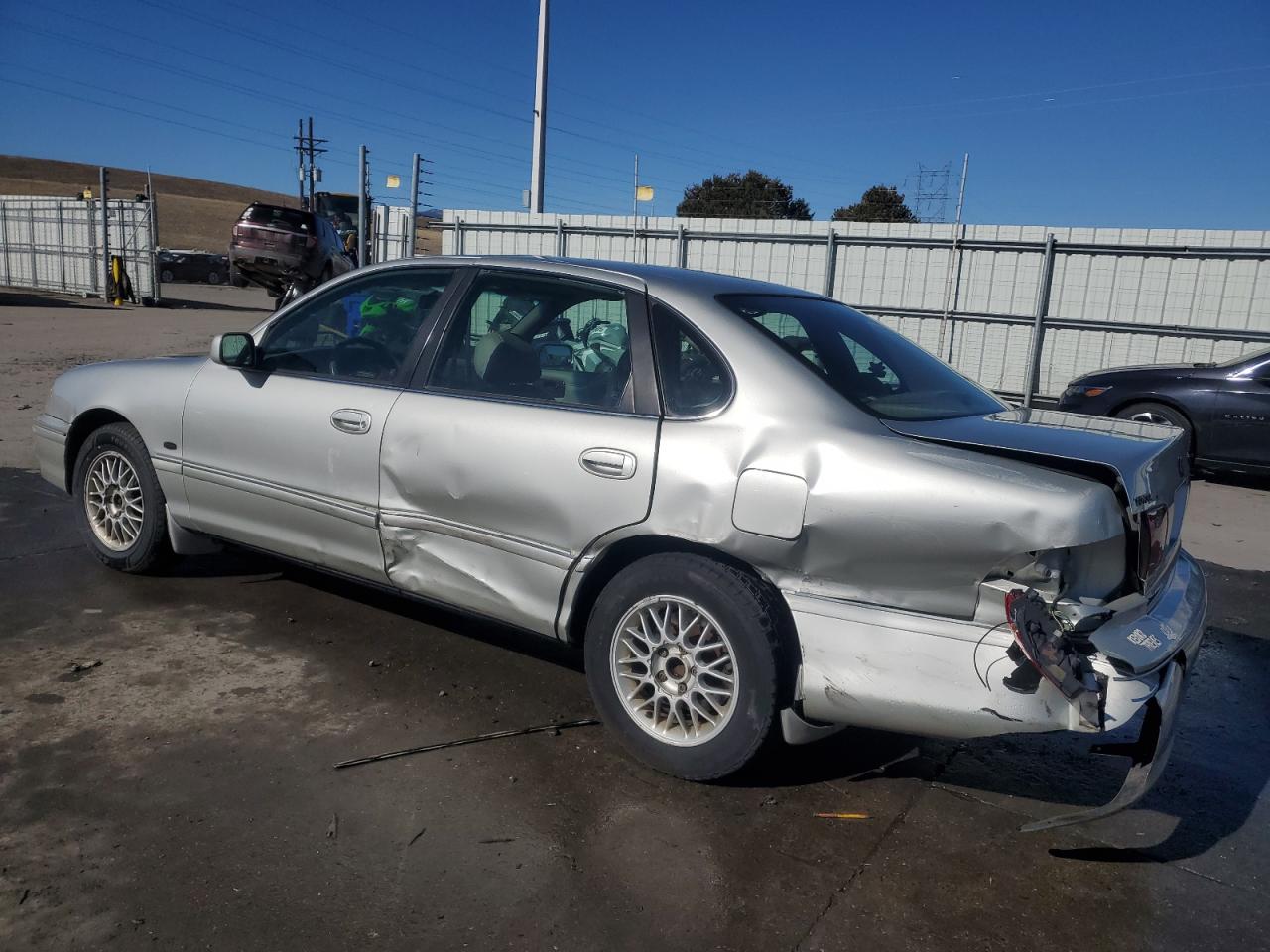 1999 Toyota Avalon - Image 2