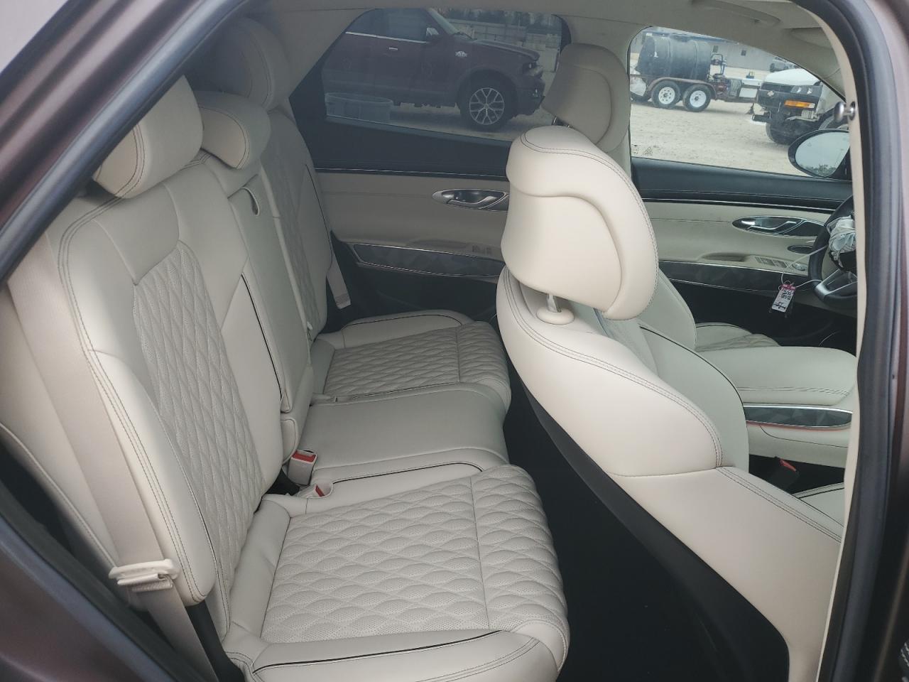 2022 Genesis GV70 - Image 11