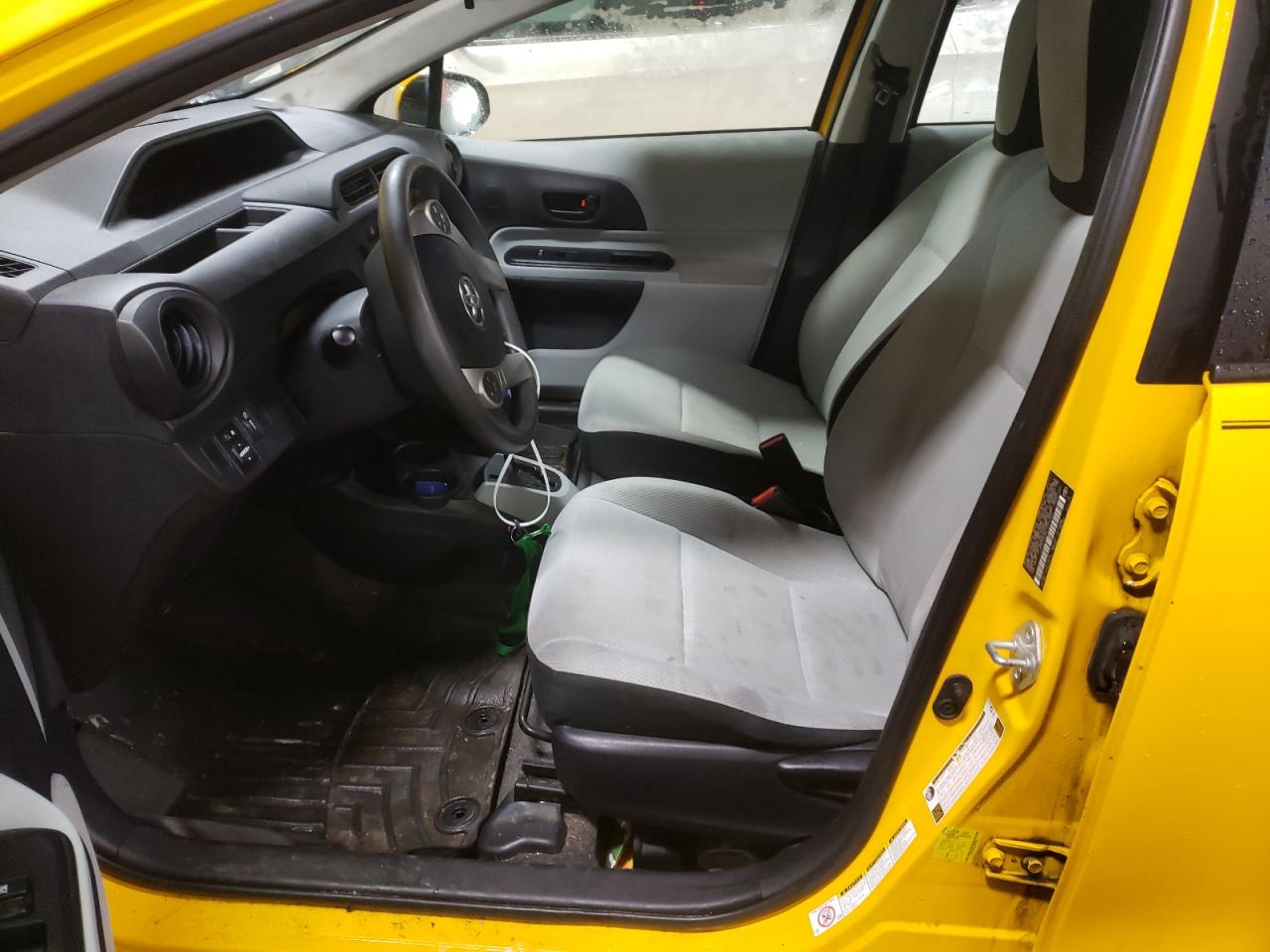 2014 Toyota Prius - Image 7