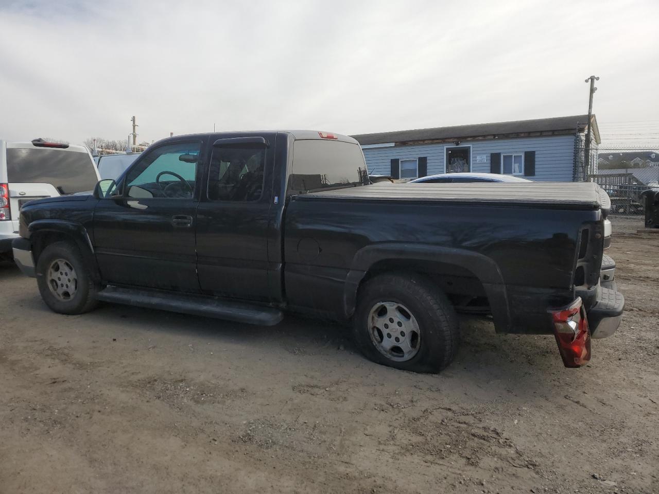 2004 Chevrolet Silverado - Image 2