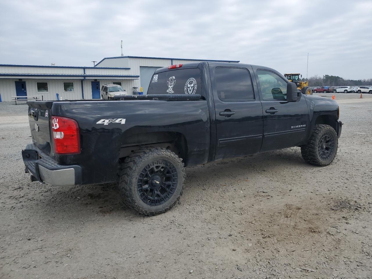 2011 Chevrolet Silverado - Image 3