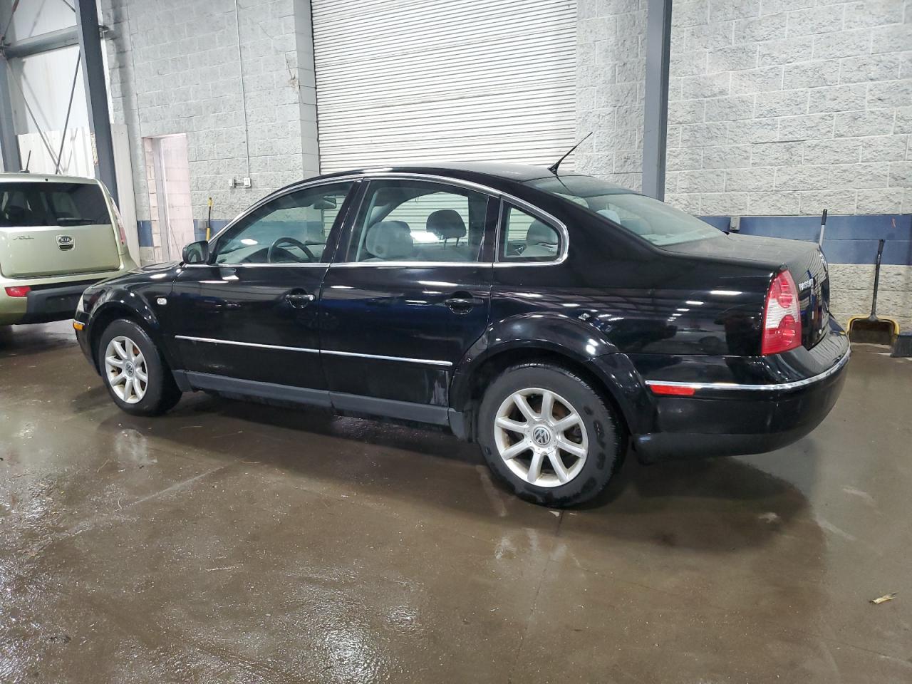 2004 Volkswagen Passat - Image 2