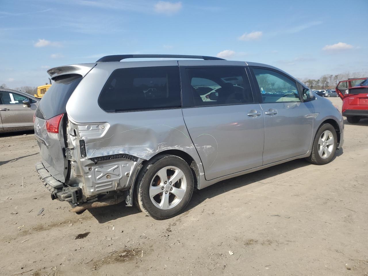 2011 Toyota Sienna - Image 3