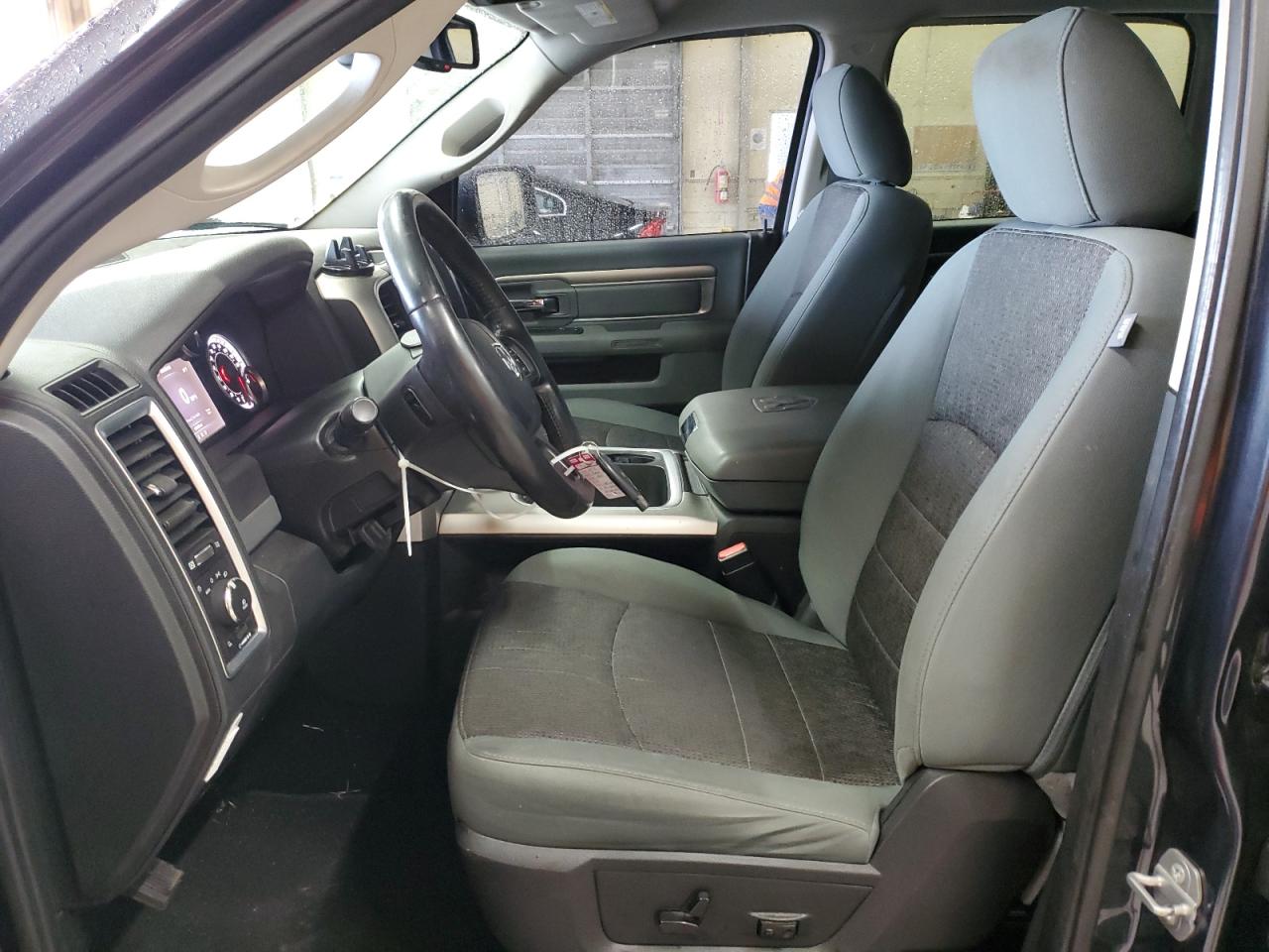 2015 RAM 1500 - Image 7