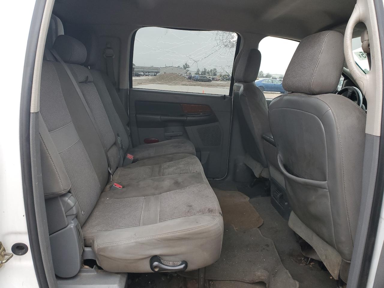 2006 Dodge RAM - Image 10