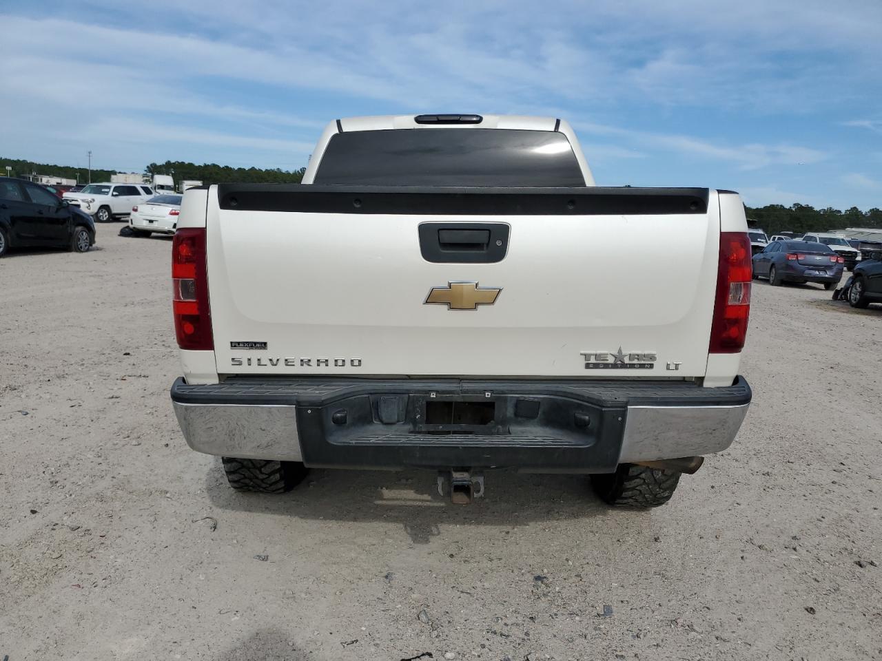 2011 Chevrolet Silverado C1500 Lt VIN: 3GCPCSE01BG236424 Lot: 53326735