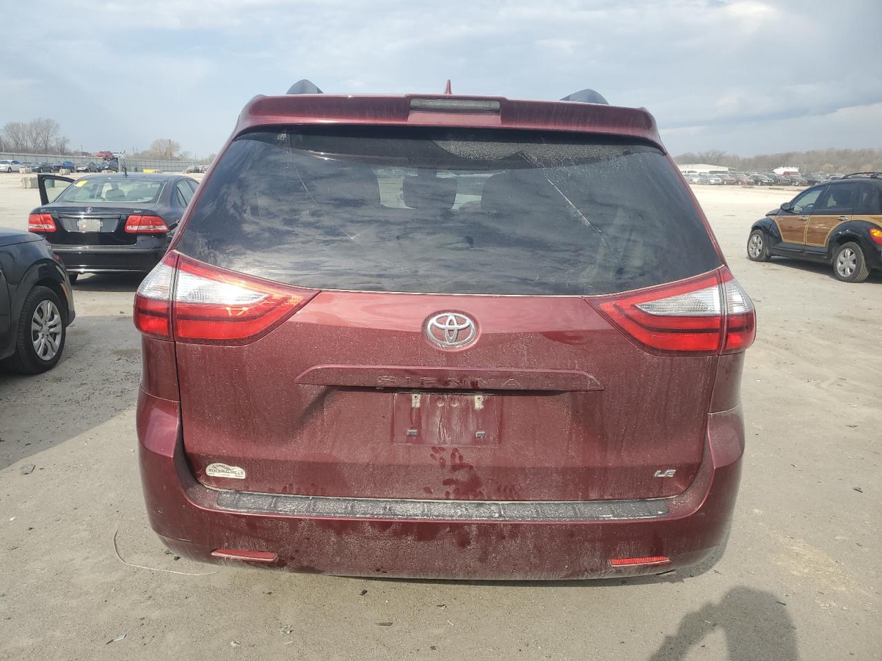 2018 Toyota Sienna Le VIN: 5TDKZ3DC9JS913262 Lot: 47753144