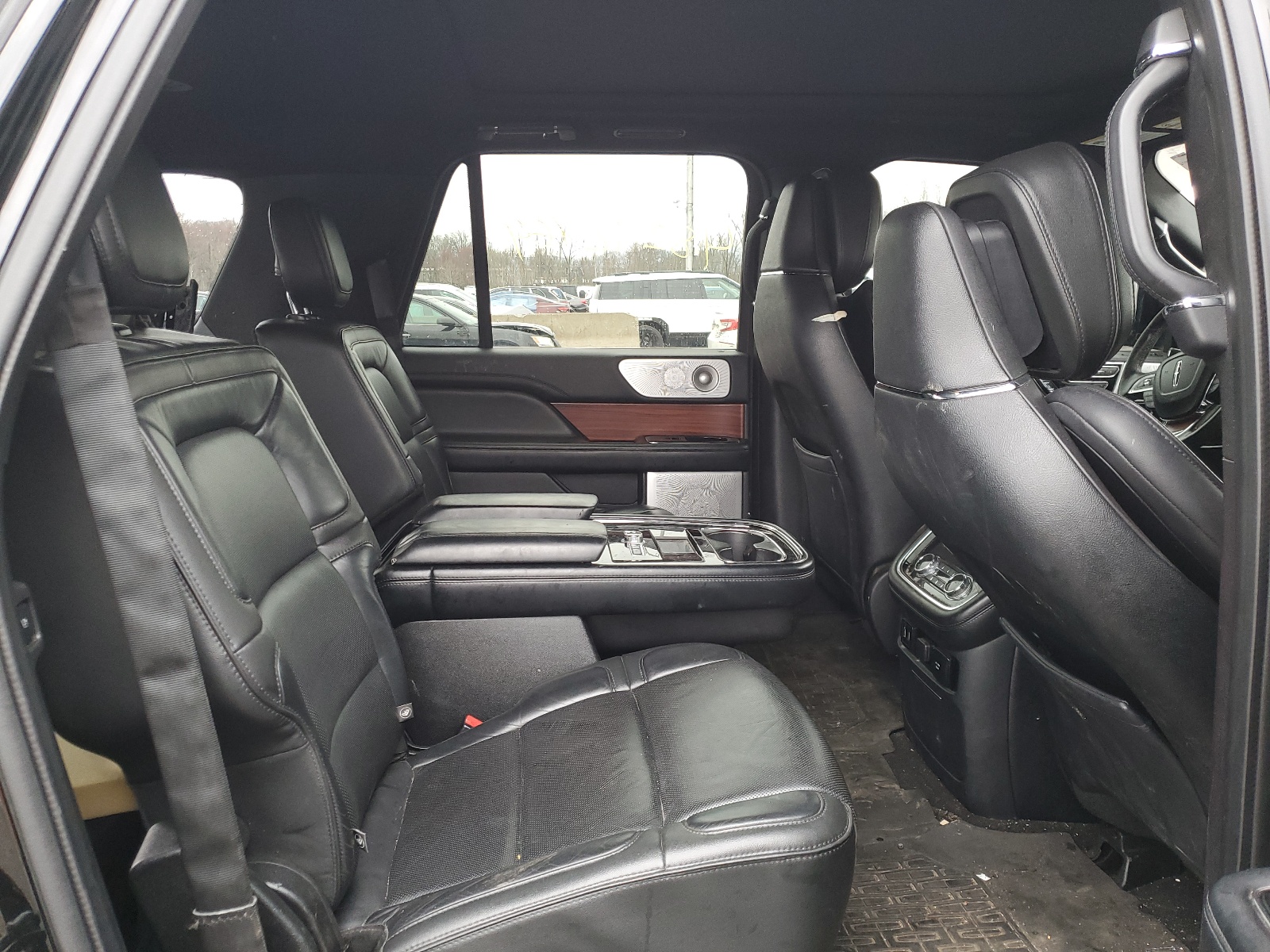 5LMJJ3LT2JEL20443 2018 Lincoln Navigator L Reserve